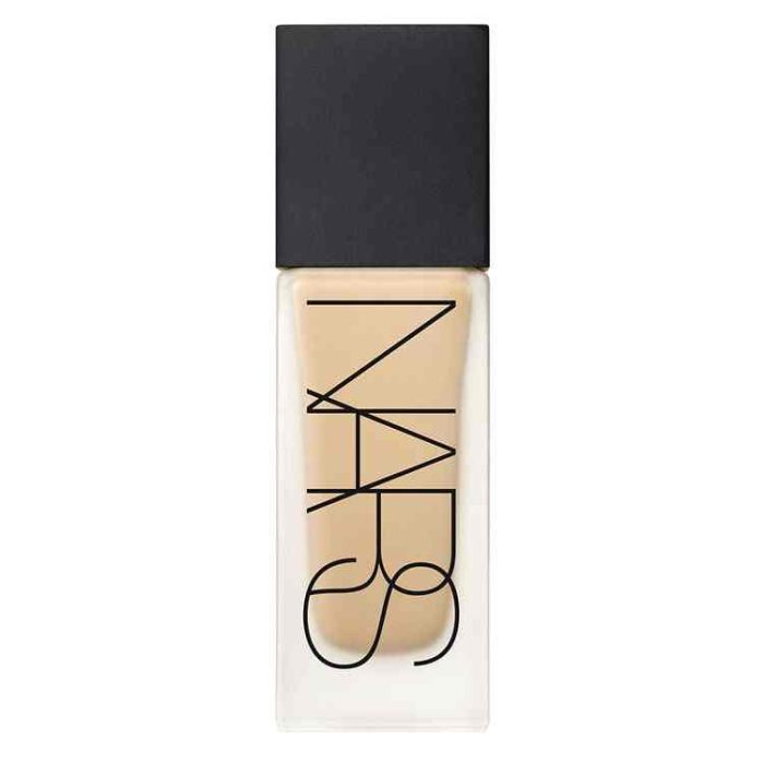 NARS - All Day Luminous Weightless Foundation - réf Medium 4 Barcelona