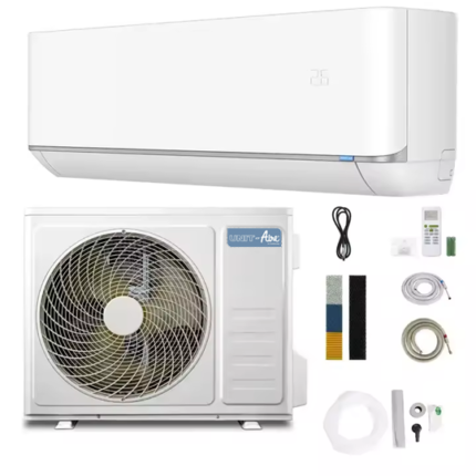 Climatiseur mural split blanc avec unité intérieure et unité extérieure, présenté avec télécommande, câbles, tuyaux et accessoires d’installation complets.
